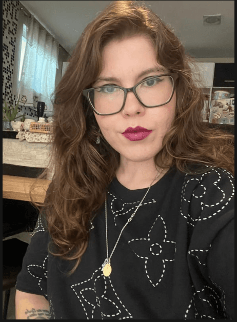 Roberta — Taróloga, Astróloga e Bruxa